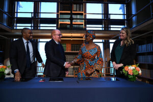 Signing ceremony between UNAIDS, O'Neill, Georgetown SOH